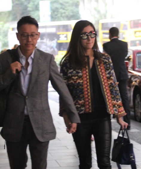 李嘉欣与老公恩爱逛街 甜蜜牵手享二人世界_综艺_央视网(cctv.com)