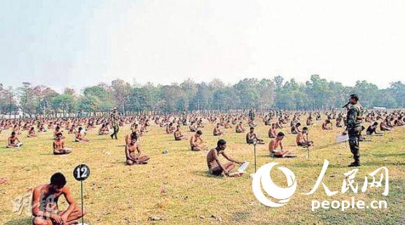 印度军方为防作弊 下令逾千考生只穿内裤答卷