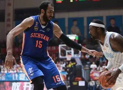 【文体艺苑】西甲:C罗点射+中柱+助攻 皇马客