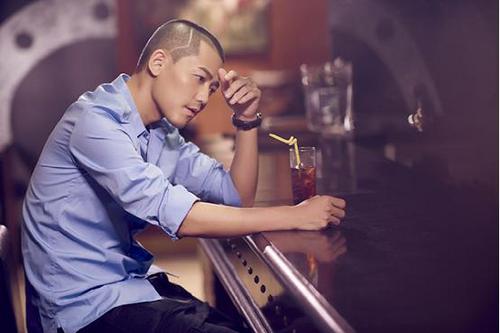 子苏醒携新专辑做客繁星直播 《SOMEONE》