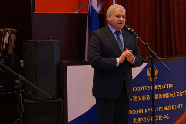 ����˹פ����ʹ���������¿�Ļ��