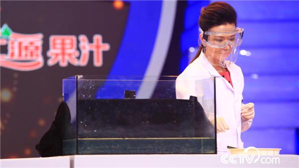 杜云   CCTV-7《食尚大转盘》栏目制片人、主持人