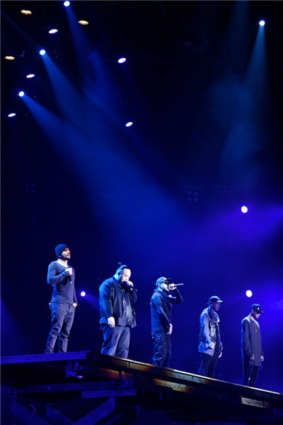 热狗张震岳强强联手 北京日落黑趴完美落幕_综