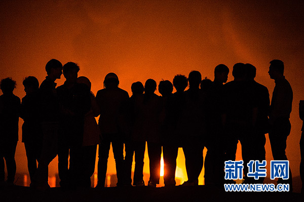 一名消防战士在靖江危化品仓储大火救援中牺牲