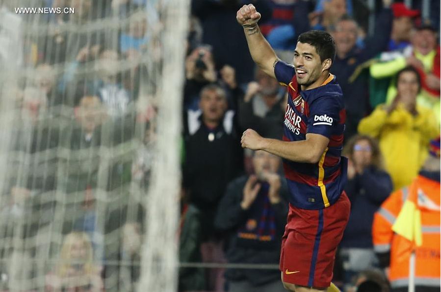 BARCELONA, April 24, 2016 (Xinhua) -- Luis Suarez of Barcelona celebrates after scoring during Spanish First Division League football match against Sporting Gijon in Barcelona, Spain, April 23, 2016. Barcelona won 6-0. (Xinhua/Pau Barrena) 