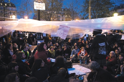 黑夜站立席卷法国70城 对法国政治经济制度