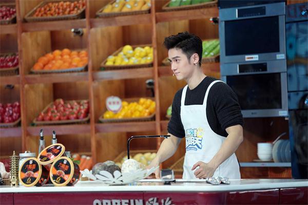 蒋劲夫《透鲜》首做鸡 表情包逆袭成厨神_综
