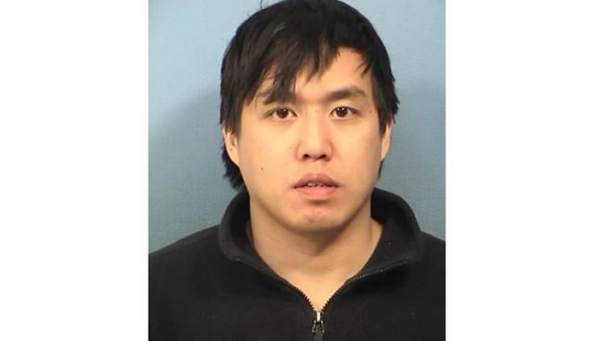 亚裔学生连续5月偷拍女生洗澡 将视频传网上被