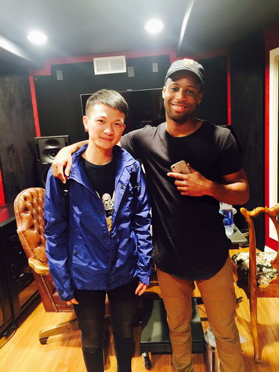 周深美国录制新歌 美食美景之旅显吃货本质_