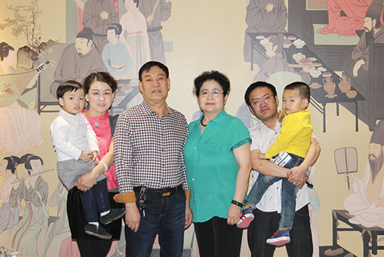 新疆马丽萍家庭_新闻频道_央视网(cctv.com)