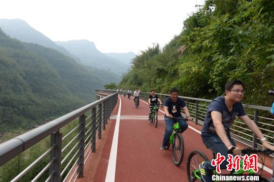 探访贵州首条旅游公路:以景引路体验特色文化