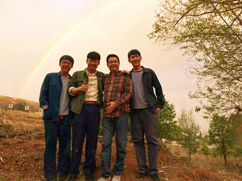 竖笛社团,横笛社团及电子琴社团带来《欢乐颂》《我的祖国》《小星星