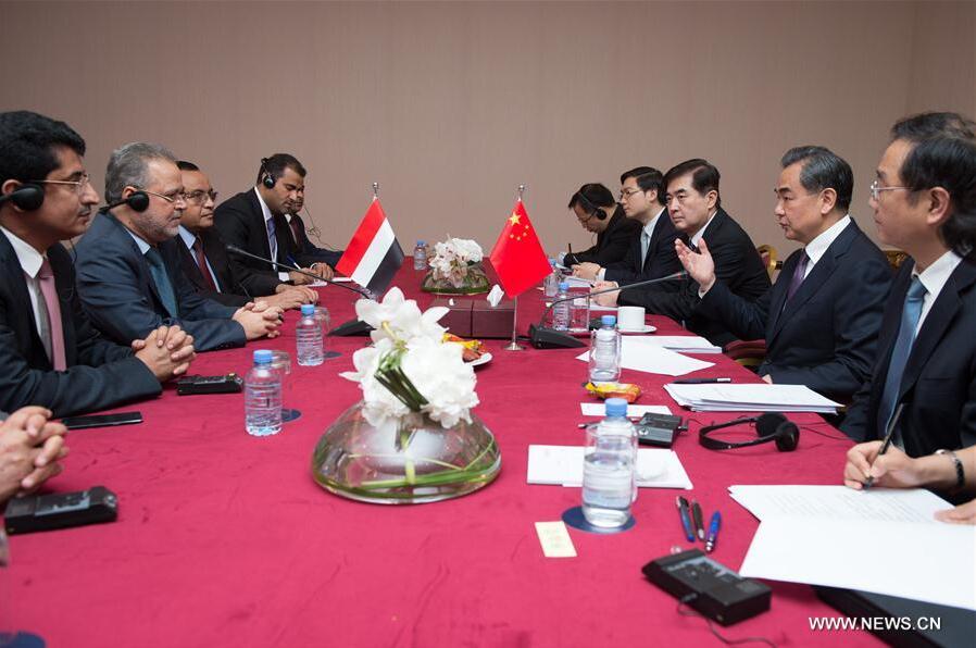 DOHA, May 12, 2016 (Xinhua) -- Chinese Foreign Minister Wang Yi (2nd R) meets with Yemeni Deputy Prime Minister and Foreign Minister Abdulmalik al-Mekhlafi (2nd L) in Doha, Qatar, May 11, 2016. Wang and al-Mekhlafi are in the Qatari capital for the 7th Ministerial Meeting of China-Arab Cooperation Forum, which is scheduled to open on Thursday.(Xinhua/Meng Tao)