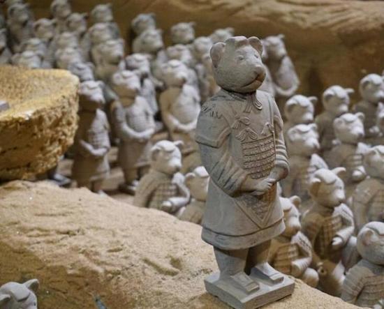  泰迪熊版  兵马俑 亮相无锡萌萌哒_台海网络广