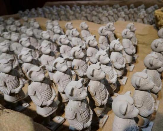  泰迪熊版  兵马俑 亮相无锡萌萌哒_台海网络广