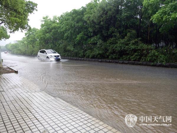 我国江南华南强降雨减弱 西南地区雨势增强_新