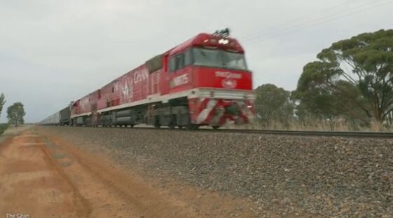 全球最长火车再加长200米 总长度等同12个足