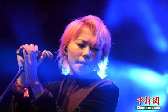  窦靖童 难得开口唱王菲的歌 嗓音、情感酷似妈