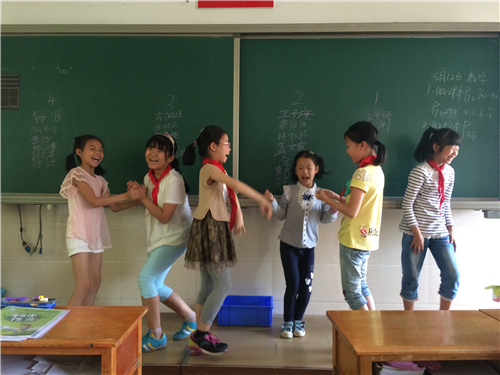 四川新华电脑学校班主任老师_小班配班老师个人工作总结_我们班的新老师
