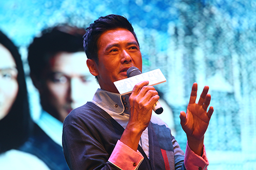 《寒战2》广州高校点映获赞 周润发传授自拍神