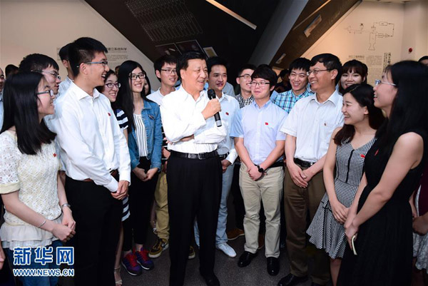 刘云山在上海调研时强调牢固树立文化自信价值