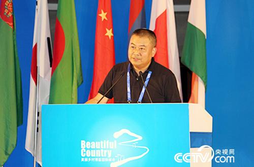 中央电视台纪录频道纪录片项目部主任、《舌尖上的中国-》总导演陈晓卿在论坛上发言。（央视网记者 郭城 摄影）