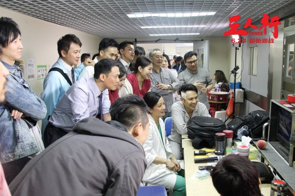 ＂三人行＂今日公映 杜琪峯颠覆套路再创四大经典