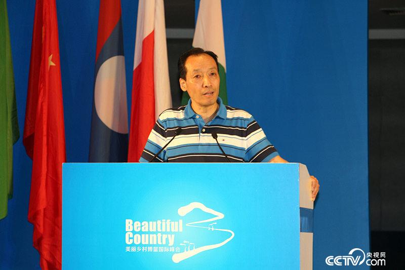 中华全国新闻工作者协会党组书记、副主席翟惠生