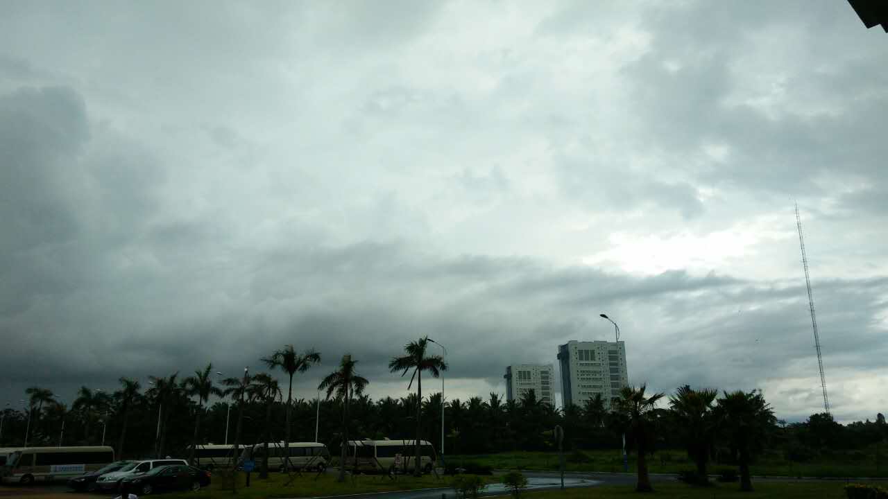 今天上午,海南文昌航天发射场区出现了阴雨天气并伴有短时雷暴,那么