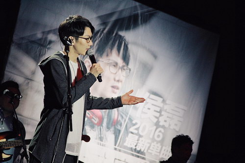 侯磊《过客》海上首唱 诠释回忆收获满分热情