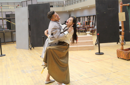 喜歌剧《塞维利亚理发师》排练现场