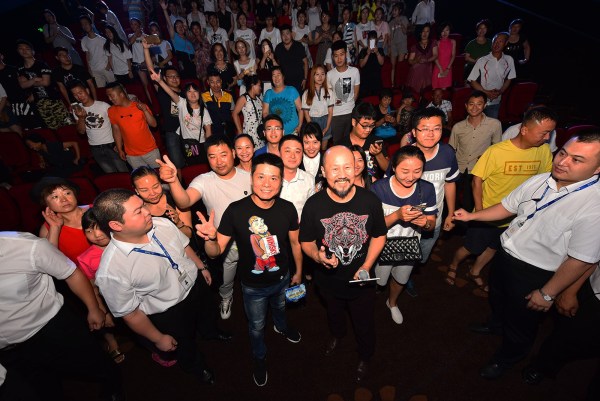 《快枪手》举办全国观影 55城看片会万人爆笑