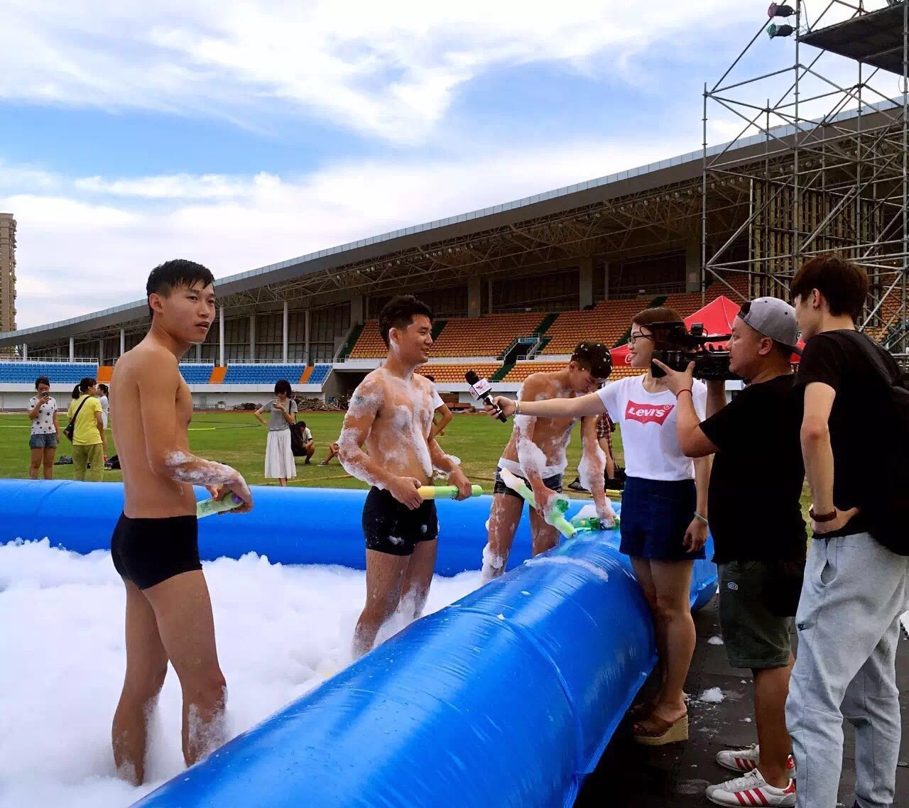 周末这儿最嗨!音乐、明星、游乐、美食.垦丁泡