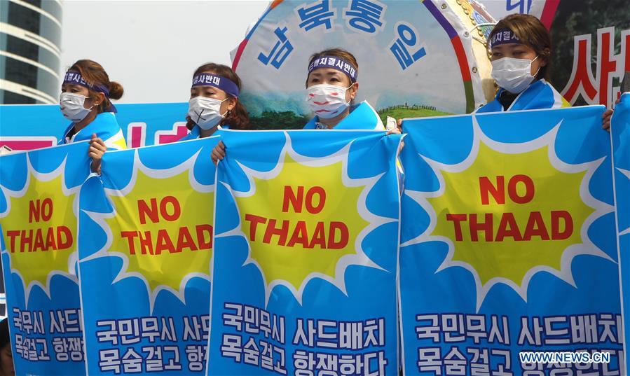 People from Seongju county hold banners to protest against the deployment of the Terminal High Altitude Area Defense (THAAD), during a rally in Seoul, capital of South Korea, on July 21, 2016. More than 2,000 people from Seongju county, where one THAAD battery will be deployed, gathered at a square in Seoul for a rally on Thursday, to protest against the deployment of THAAD. (Xinhua/Yao Qilin) 