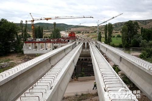 MS公路K5特大桥施工现场。