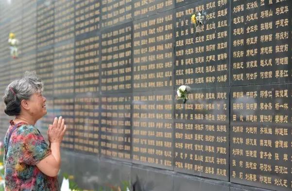 夜读:二十三秒,四十年,一座城,死与生