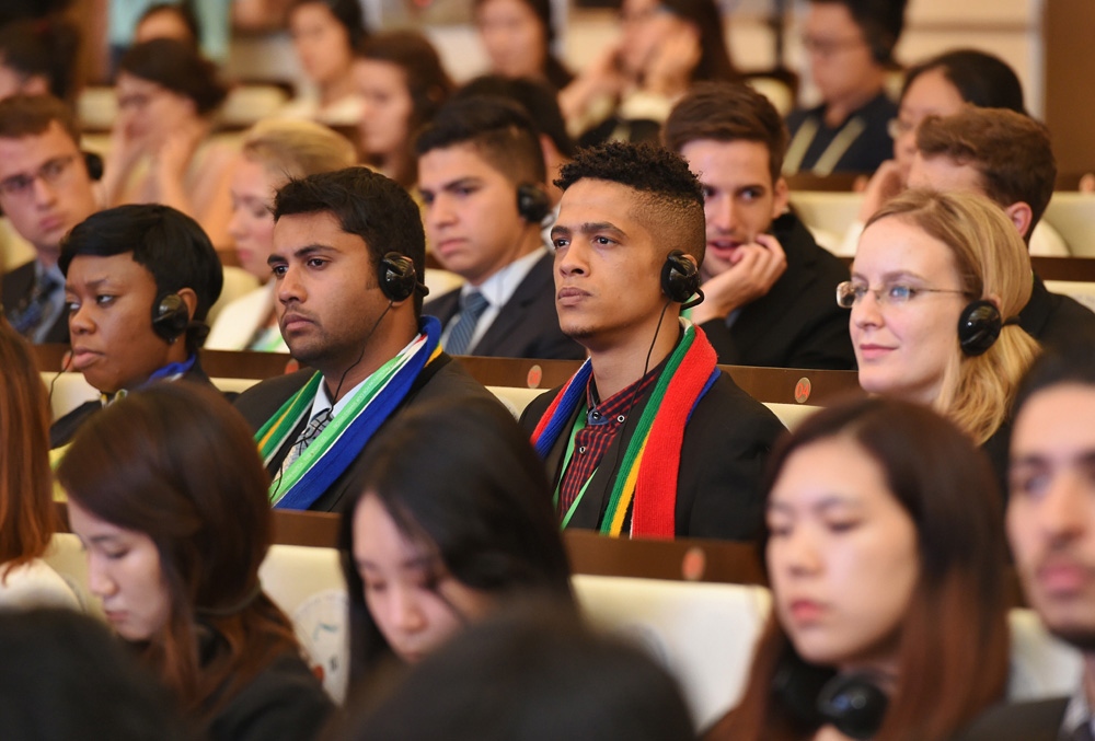 Se inaugura cumbre de l&iacute;deres j&oacute;venes de G20 en Shanghai