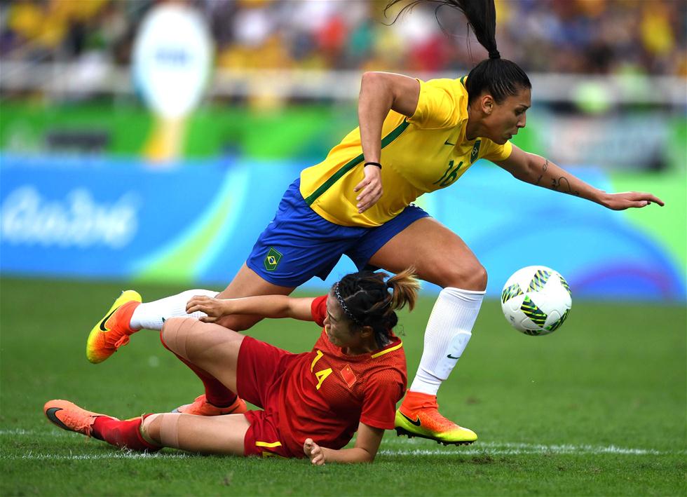 La selección femenina de fútbol de China cae ante Brasil por 3-0
