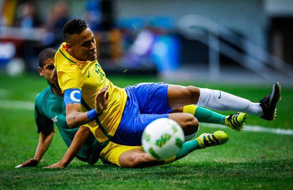 Brasil decepciona con un empate sin goles en su estreno ante Sud&aacute;frica