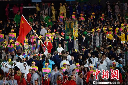 资料图片：中国代表团入场