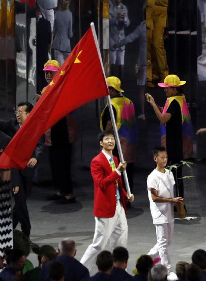 8月5日，旗手雷声引导中国奥运代表团入场