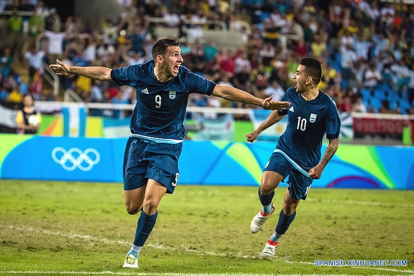 R&iacute;o 2016-F&uacute;tbol: Argentina se recupera y vence a Argelia
