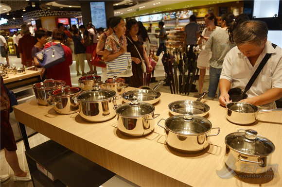 上海最大市内免税店开门首日:价格没想象中便