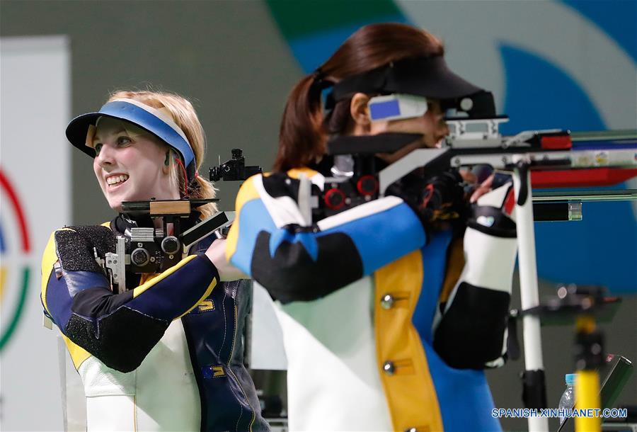 Virginia Thrasher de Estados Unidos ganó hoy el evento de 10 metros rifle de aire femenil con 208,0 puntos en el Centro Olímpico de Tiro y se llevó la primera medalla de oro de las Olimpiadas 2016.(Xinhua/Wang Lili)
