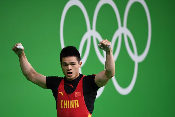 R&iacute;o 2016: Deng Wei (63 kg) y Shi Zhiyong (69 kg) colocan a China al frente de las pesas