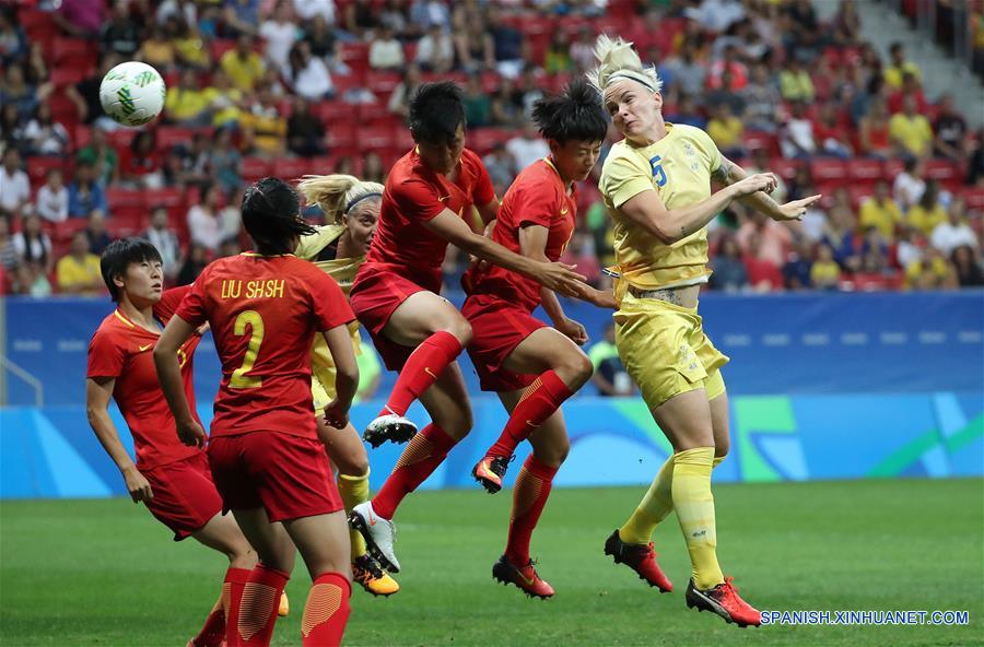 A pesar de perder 3-0 frente al anfitri&oacute;n Brasil el 3 de agosto en el primer juego de los Juegos Ol&iacute;mpicos de R&iacute;o, China venci&oacute; el s&aacute;bado 2-0 a Sud&aacute;frica y empat&oacute; hoy 0-0 con Suecia, con lo que lleg&oacute; a cuartos de final.(Xinhua/Li Ming)
