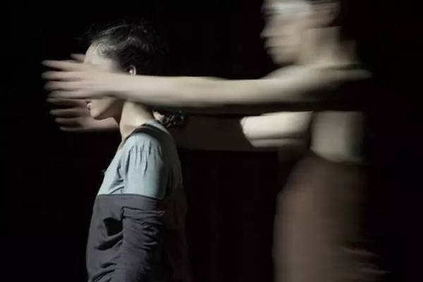 Presented by the dance theatre named after herself, the piece "The Moment" strives to capture the fragmented memories of a life that