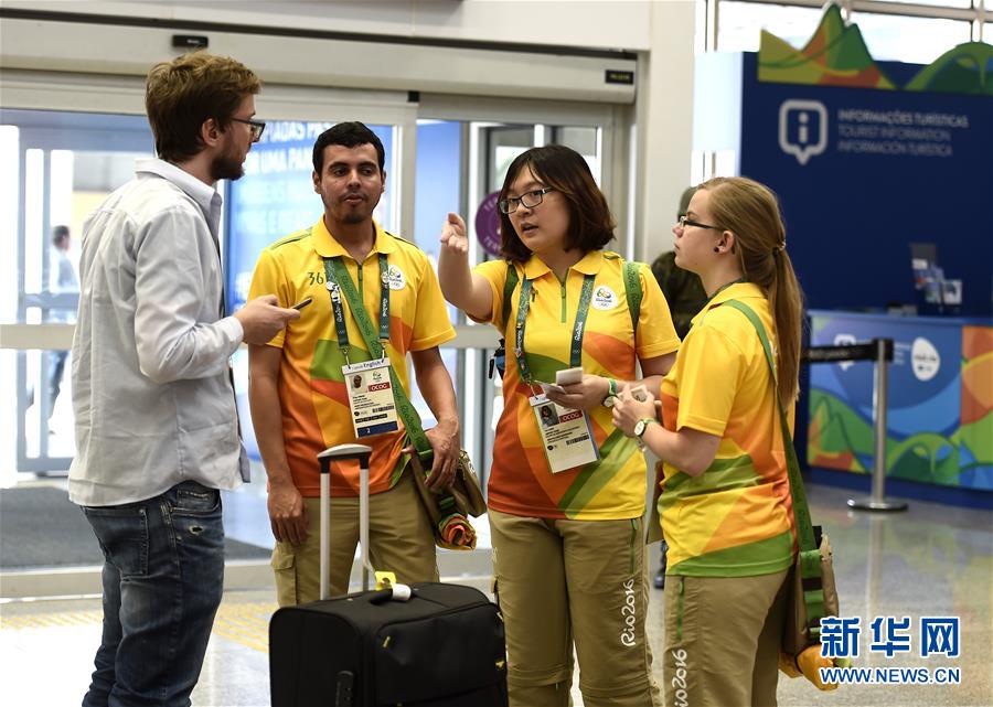 Voluntarios chinos disfrutan prestar servicio en las Olimp&iacute;adas
