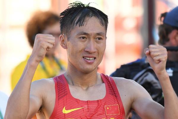 China hace un hist&oacute;rico doblete en los 20 km marcha