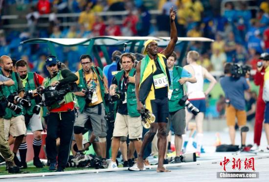 里约奥运无敌时刻:博尔特回头 法拉赫取水_新